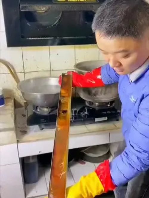 家里的油烟机太难清理,可以垫上这个 吸油棉 一个月用一片特别省事