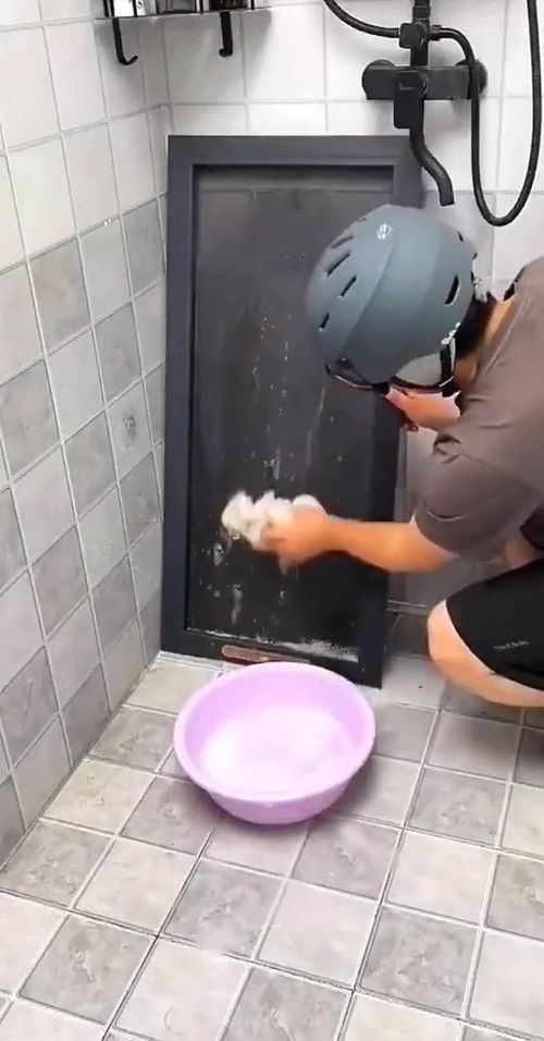 纱窗脏了不好清洗,每次都是费时费力,试试这个纱窗刷,一面擦两面净