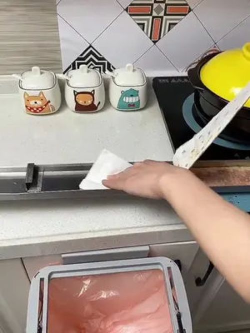 告别油烟机清洗烦恼！超实用的吸油棉让厨房清洁更轻松