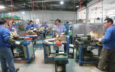 工厂里的“舒适”岗位 轻松工作背后的真相与选择